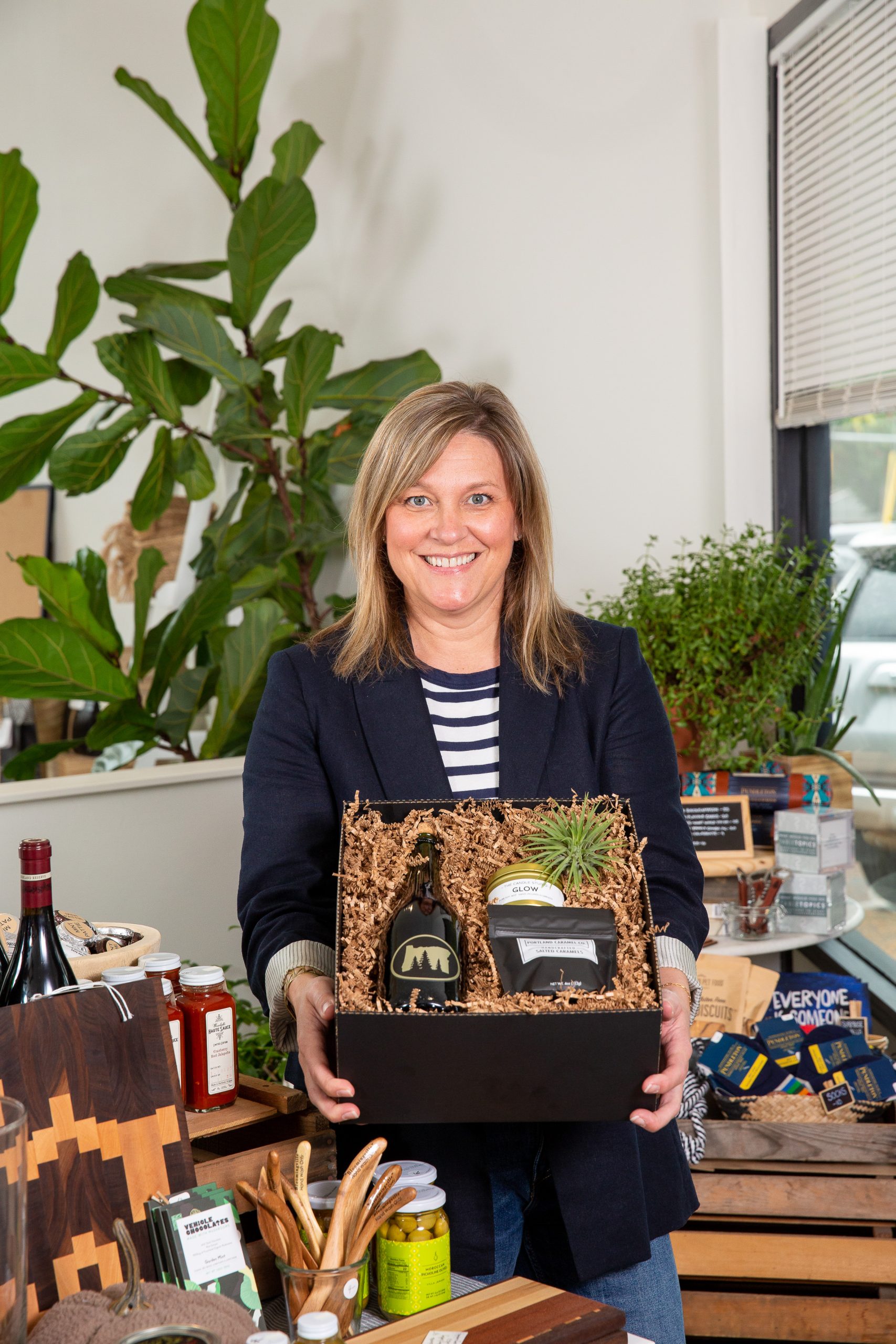 Discover personalized gift boxes curated by Glow Gifts to offer unforgettable gifting experiences.